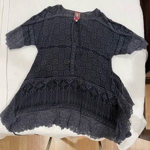 Johnny Was navy blue tunic size xl.